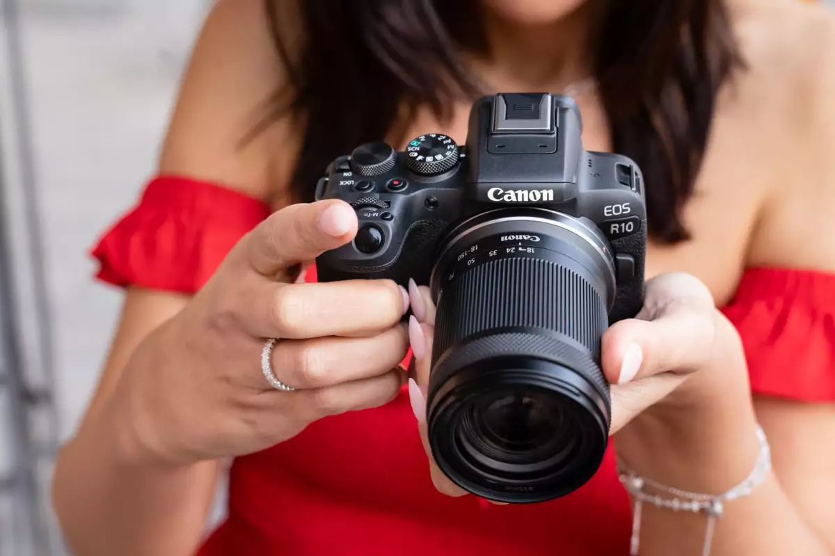 Canon EOS R10 kleine Kamera