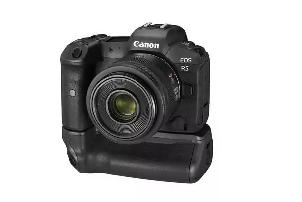 Canon EOS R5 mit Handgriff